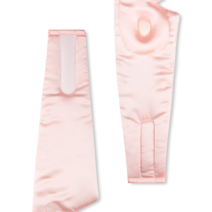 Image de détail du masque en soie de sommeil en rose clair